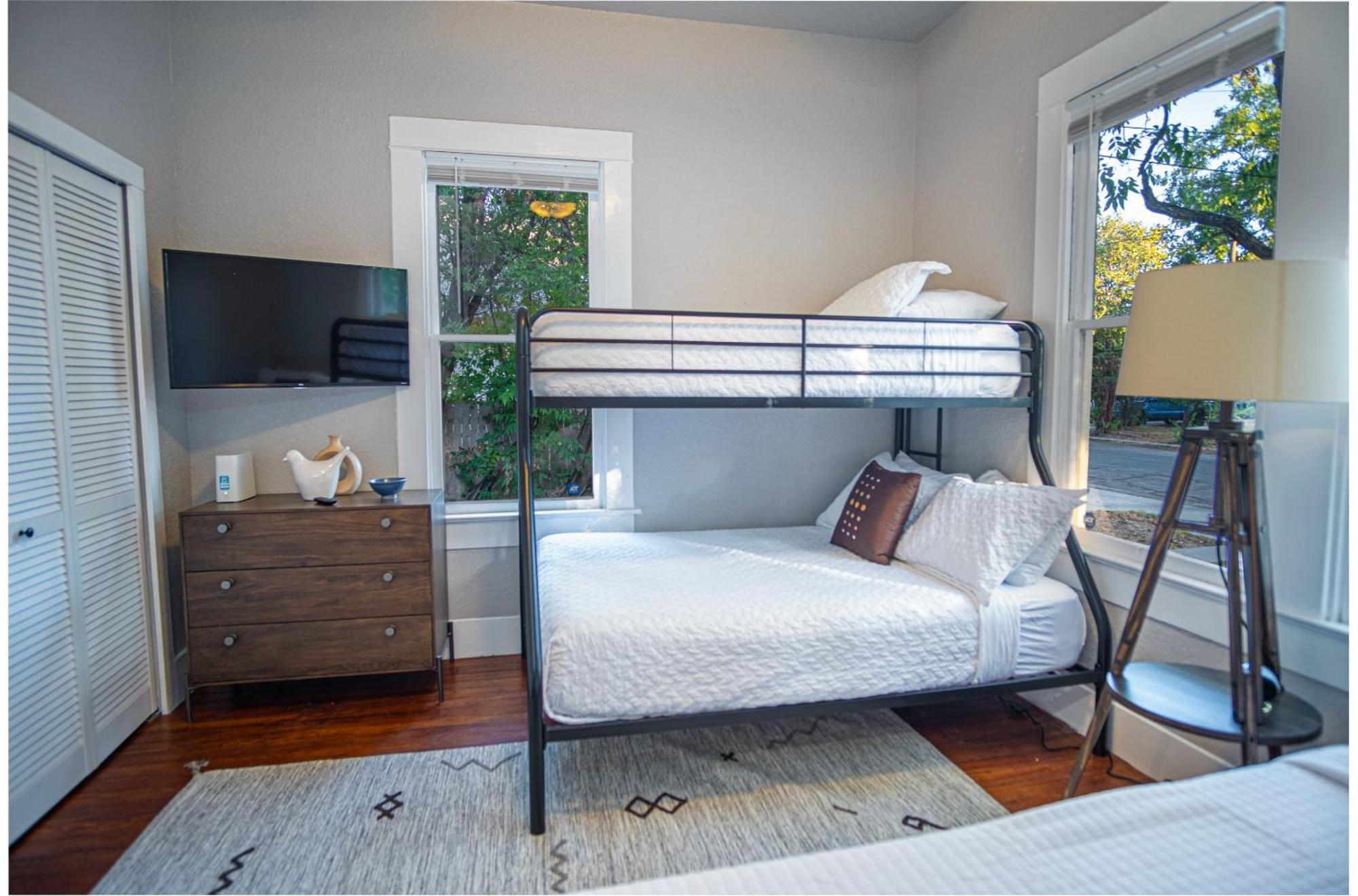 Chic Downtown Farmhouse With Garden And Bbq Grill San Antonio Ngoại thất bức ảnh