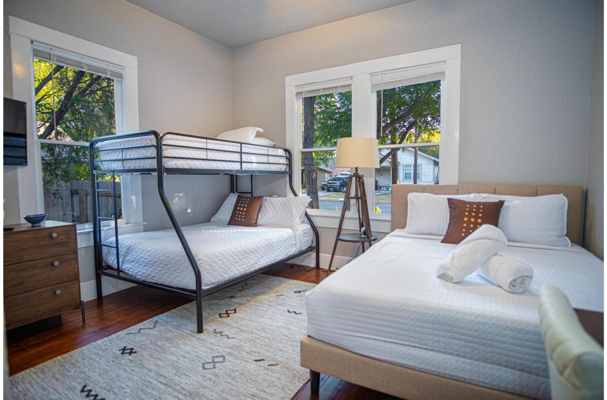 Chic Downtown Farmhouse With Garden And Bbq Grill San Antonio Ngoại thất bức ảnh